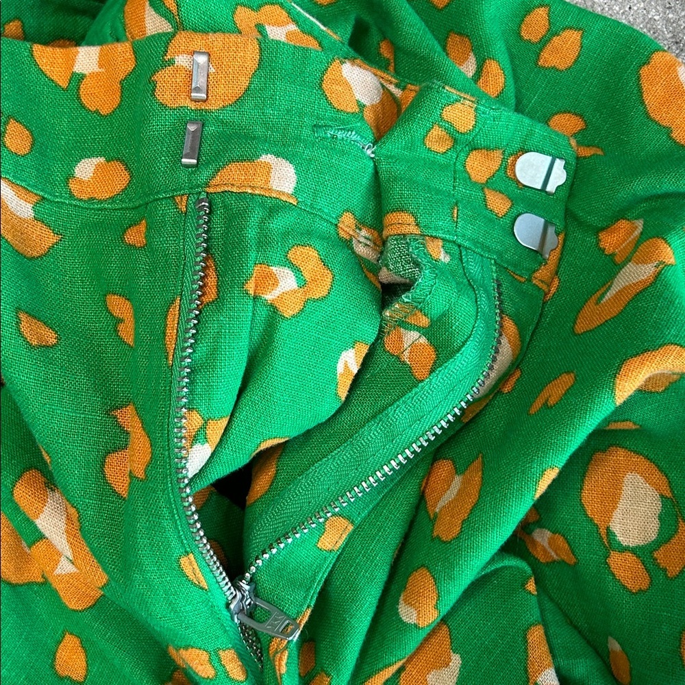 Tabitha Green Shorts with Yellow Floral Spot Print - Picture 7 of 7
